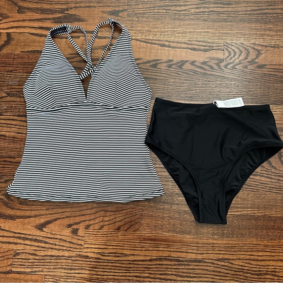 👙 Cupshe Striped Tankini with Black Bottoms - Picture 1 of 8